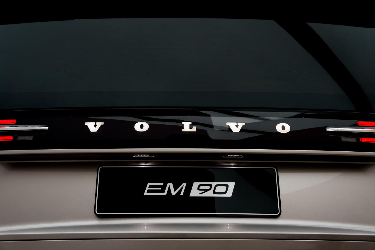320157_Volvo_EM90_Studio_Stills.jpg