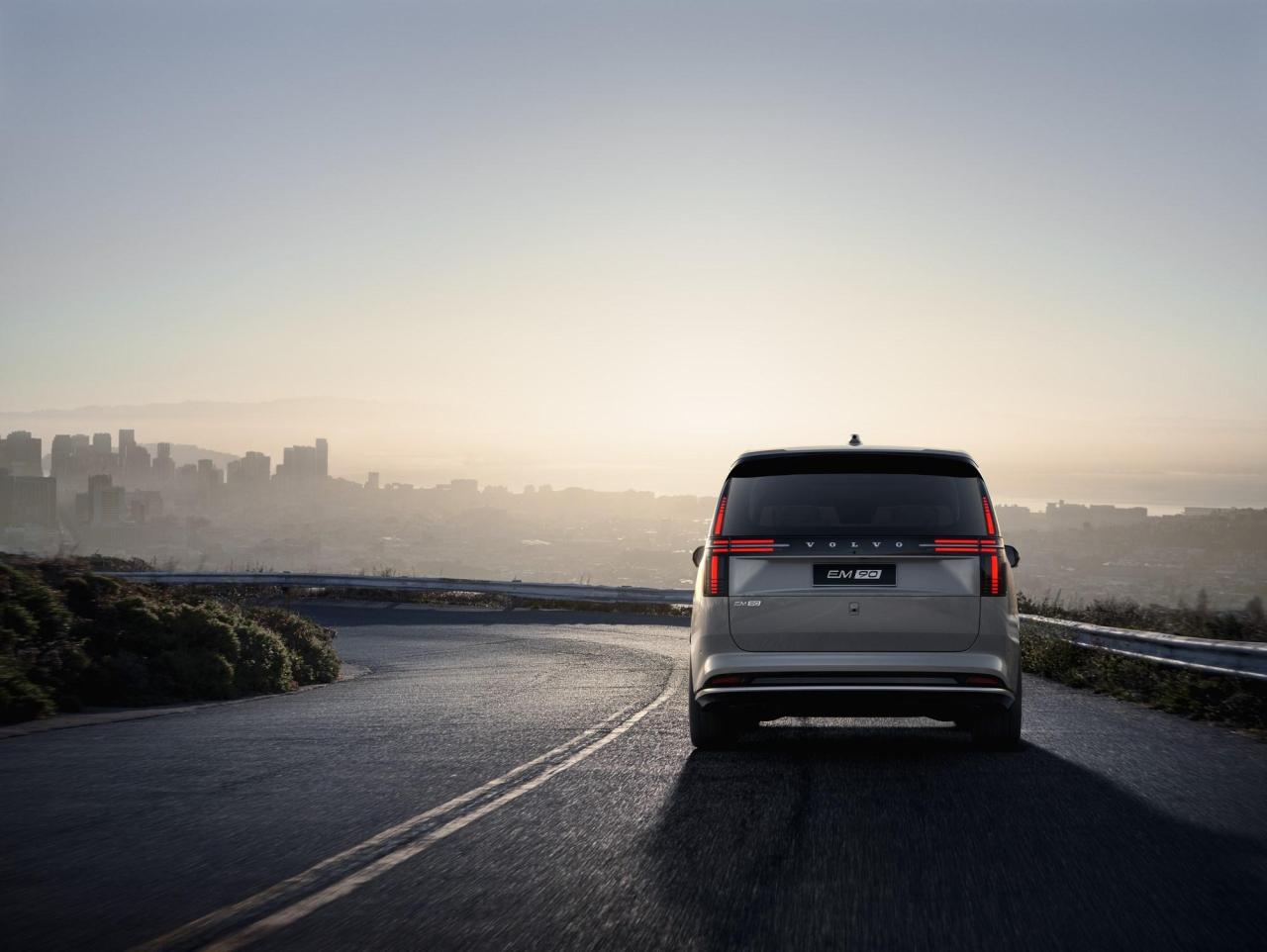 320170_Volvo_EM90_PR_Images.jpg