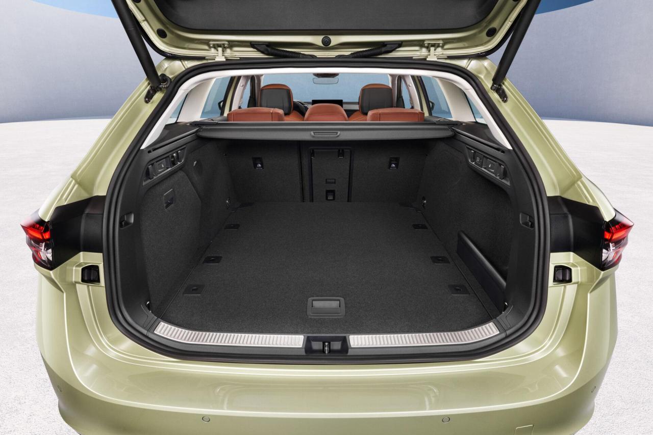 34_Skoda_Superb_Combi_44b2c543-1920x1281.thumb.jpg.3d56f26ee5d294e6160011385dbd643a.jpg
