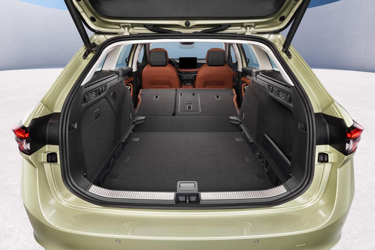 38_Skoda_Superb_Combi_1ee03045-1920x1281.thumb.jpg.bef866242a9ad8523c45136406591483.jpg