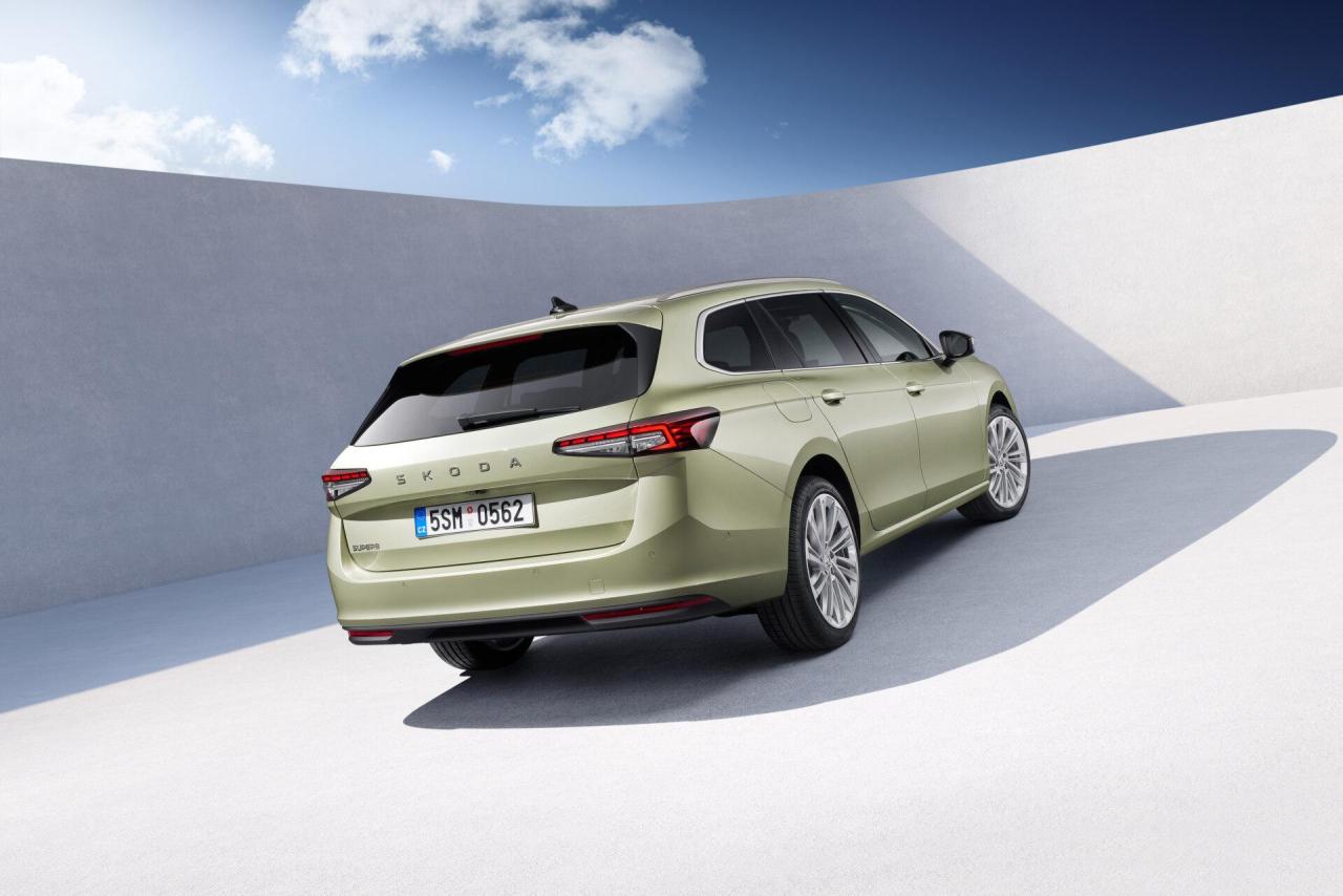 41_Skoda_Superb_Combi_404a3f6a-1920x1280.thumb.jpg.df2f72d42a65b50b047cbc2258dec0df.jpg