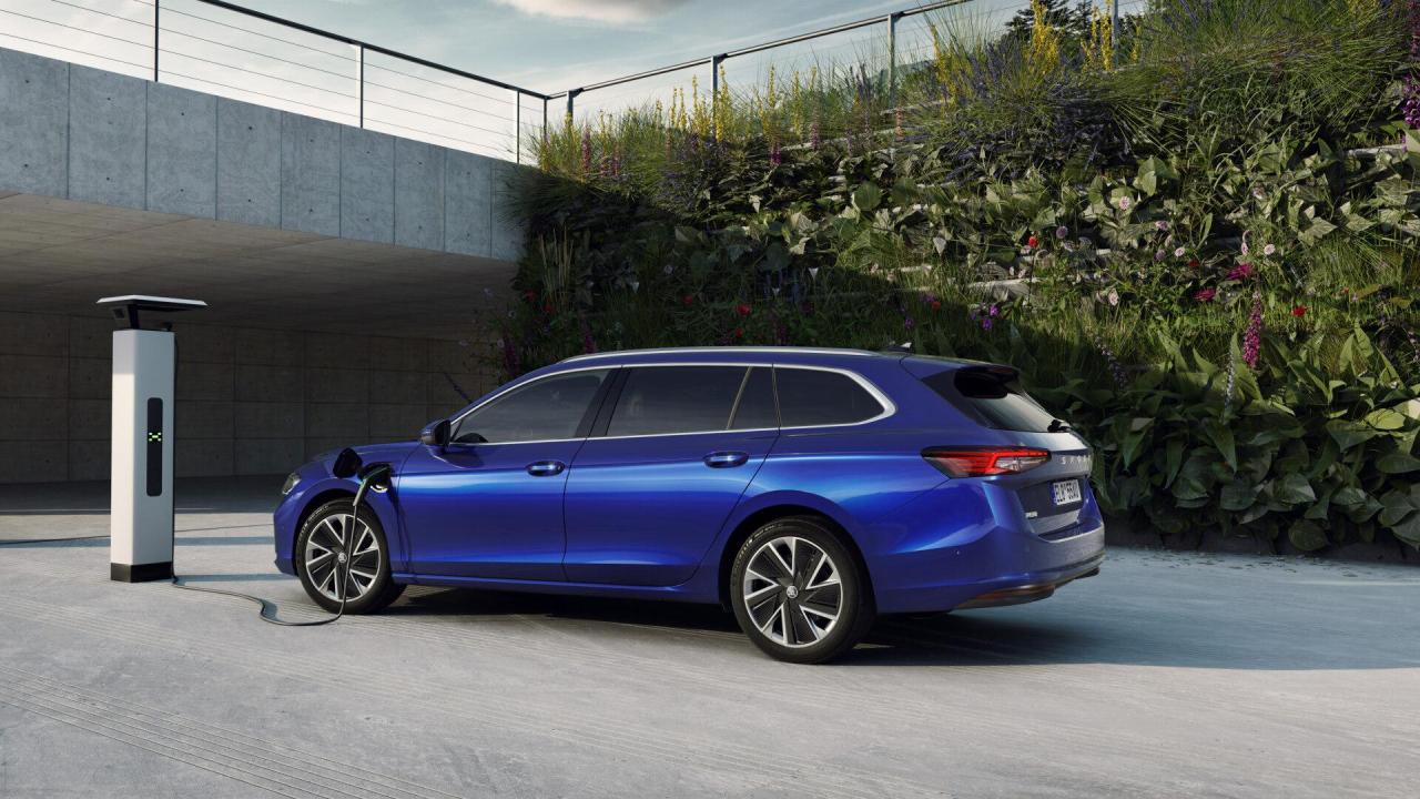 48_Skoda_Superb_Combi_iV_7ce19069-1920x1080.thumb.jpg.4963af6ef1178b3dc5d097c7fb21f389.jpg