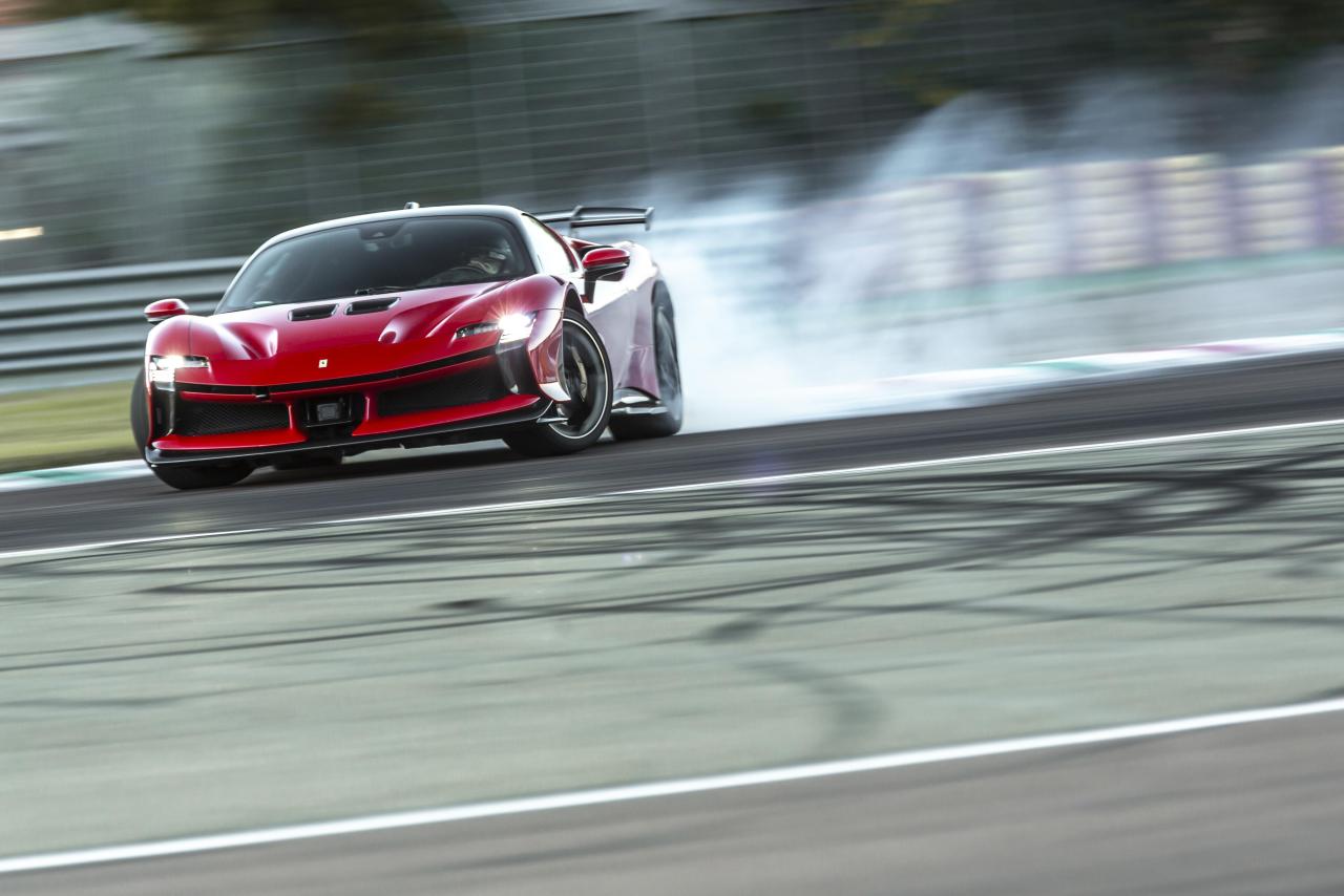 Ferrari_SF90XX_Stradale_00171-2_8e890945-4783-44fb-a4b4-74674410e71c.thumb.jpg.13fc9af4491d075e8239b1f63c739e2f.jpg