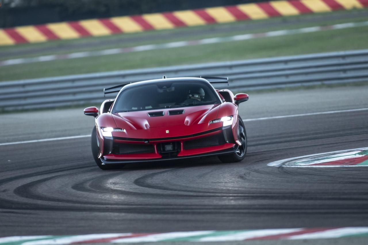 Ferrari_SF90XX_Stradale_00184-2_869404af-16b2-40e8-9093-610e7dae183d.thumb.jpg.c6d1fb2cd362bf5d4630603cd922caf6.jpg
