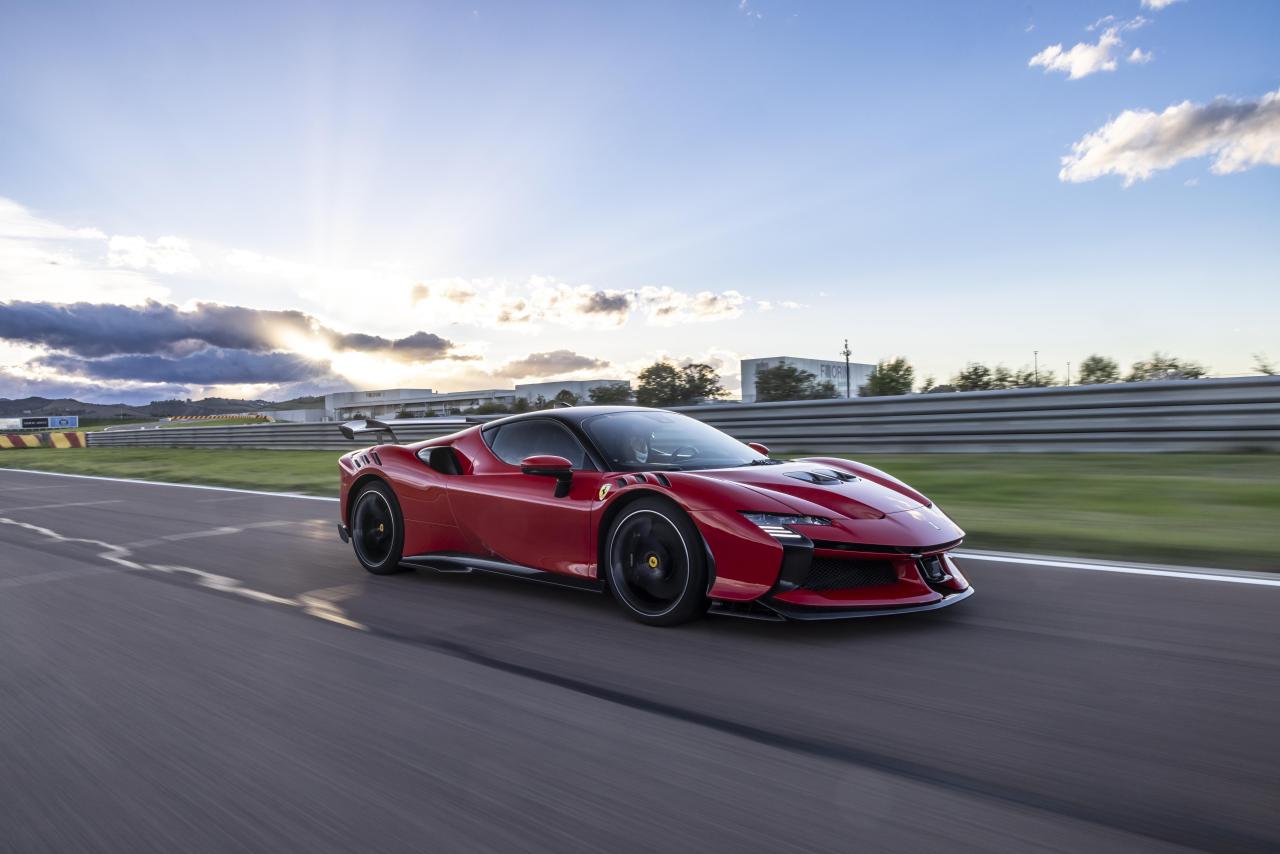 Ferrari_SF90XX_Stradale_00188-2_08ff2cf3-214f-4879-b6fb-349332957721.thumb.jpg.fa02fbc540916c465ccd1ba0a4395b02.jpg