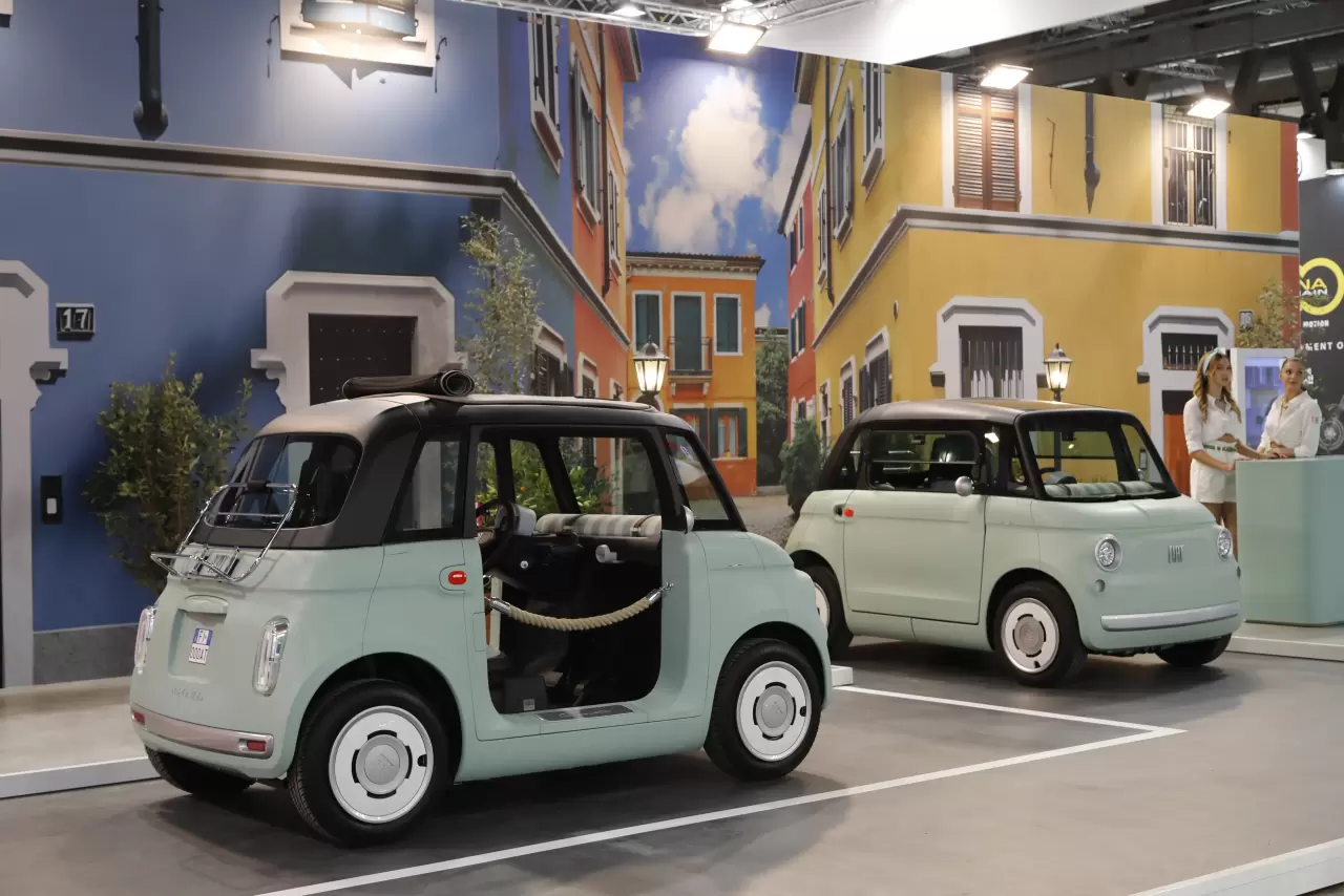 FiatTopolinoelettrizzalEICMA2023conuntoccoesclusivodiDolceVita.JPG.webp