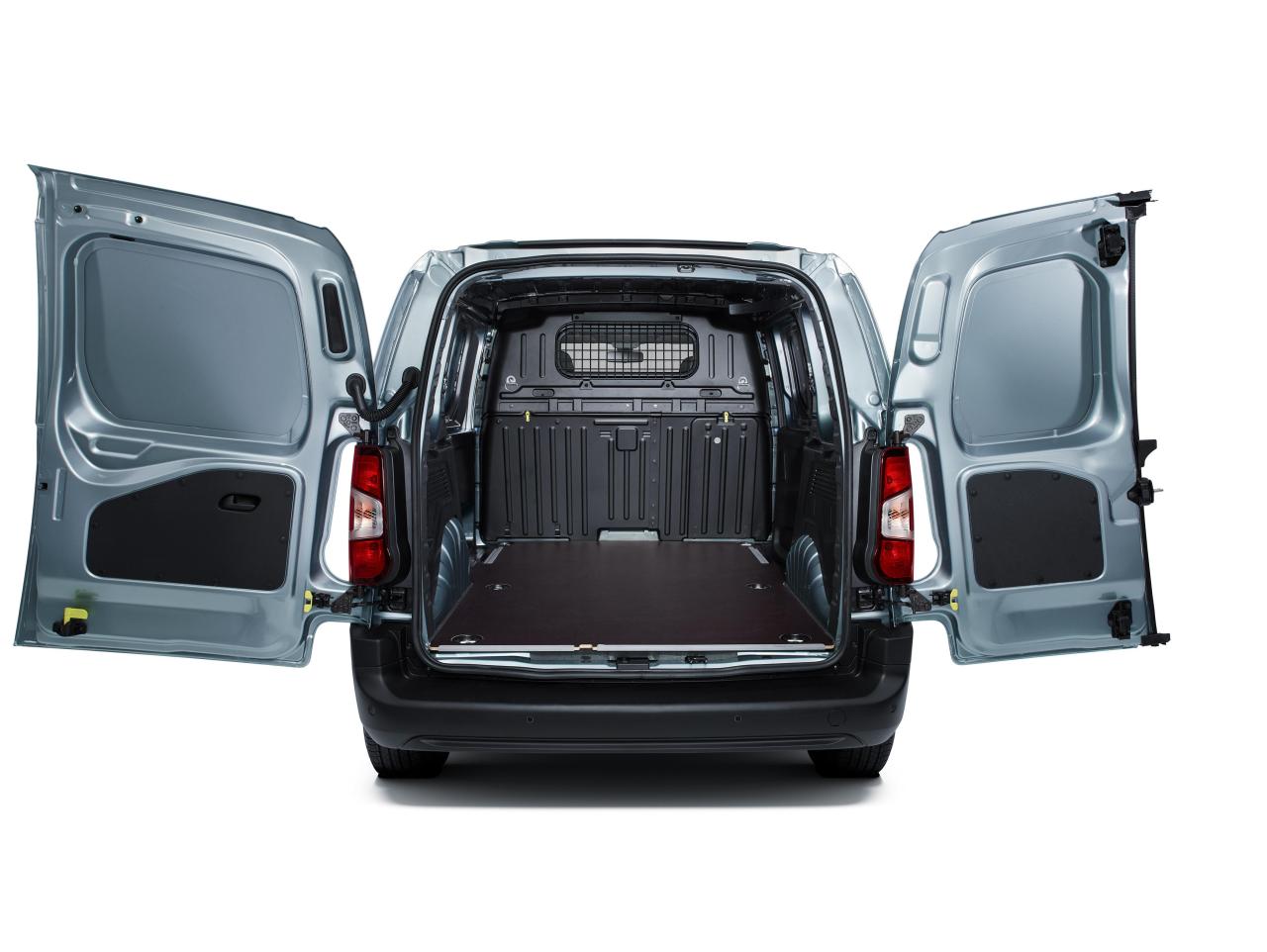 VauxhallNewComboElectric_523343.jpg