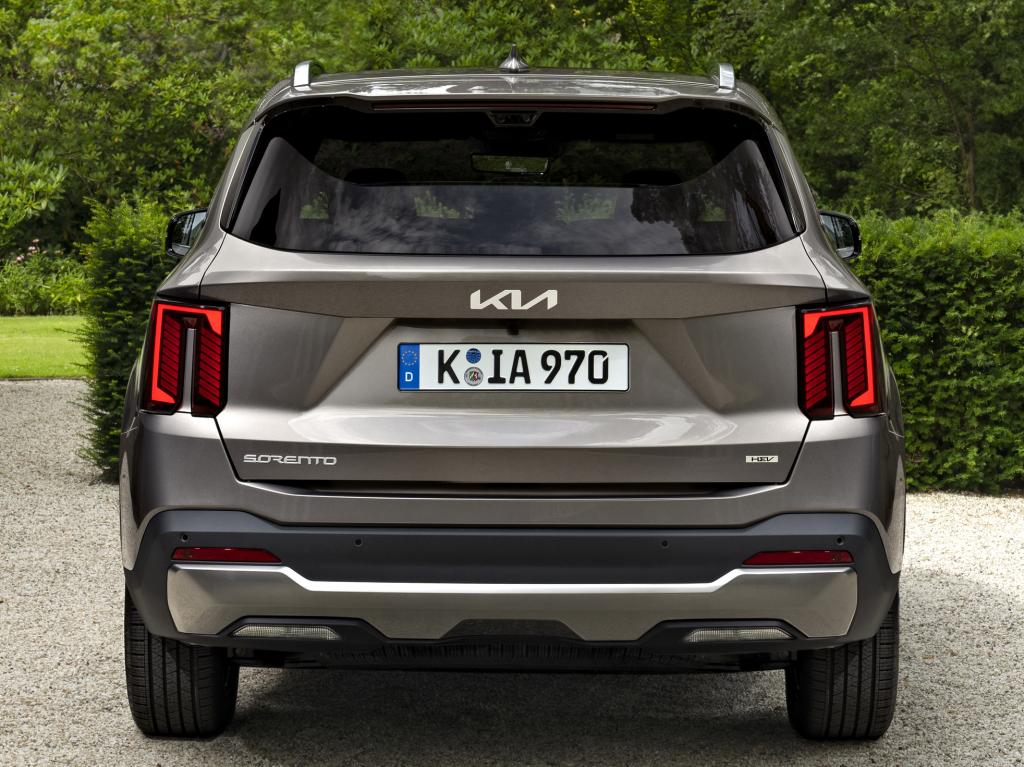 kia_sorento_hev_33_0349013b07ac05bf.jpg.f1fabea1988f3a0fa3d1785f7ce303a8.jpg