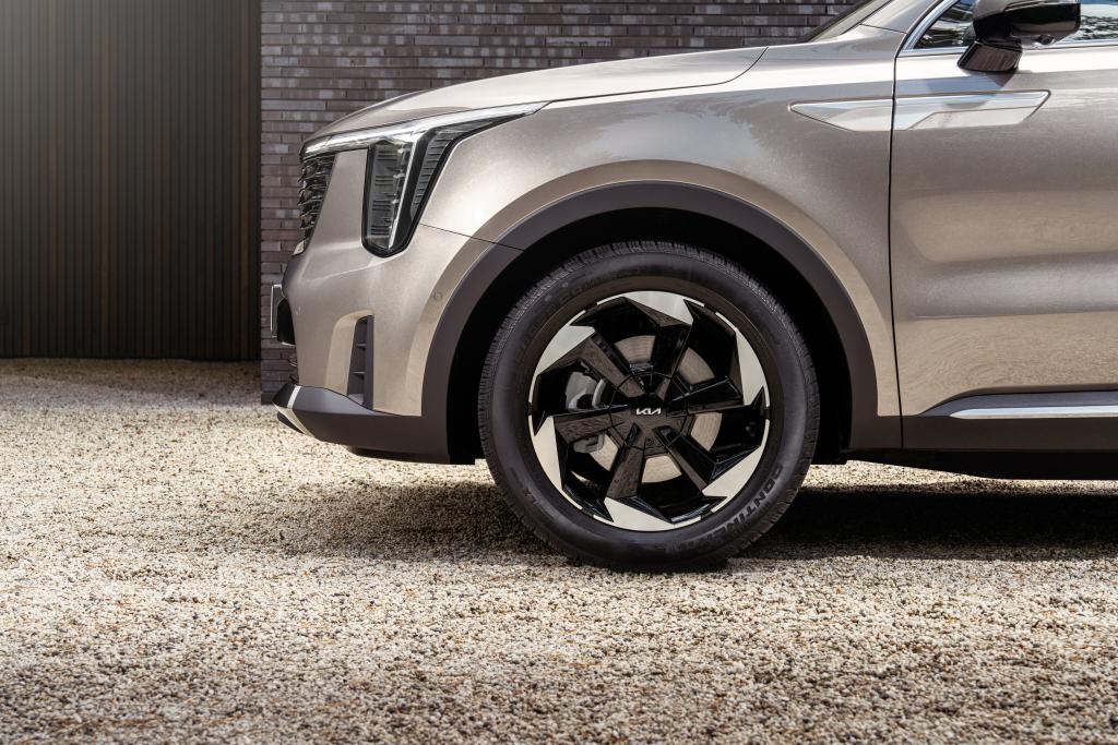 kia_sorento_hev_38.jpg.cb46cf0c8ea99571c117d2d14bdac5ed.jpg