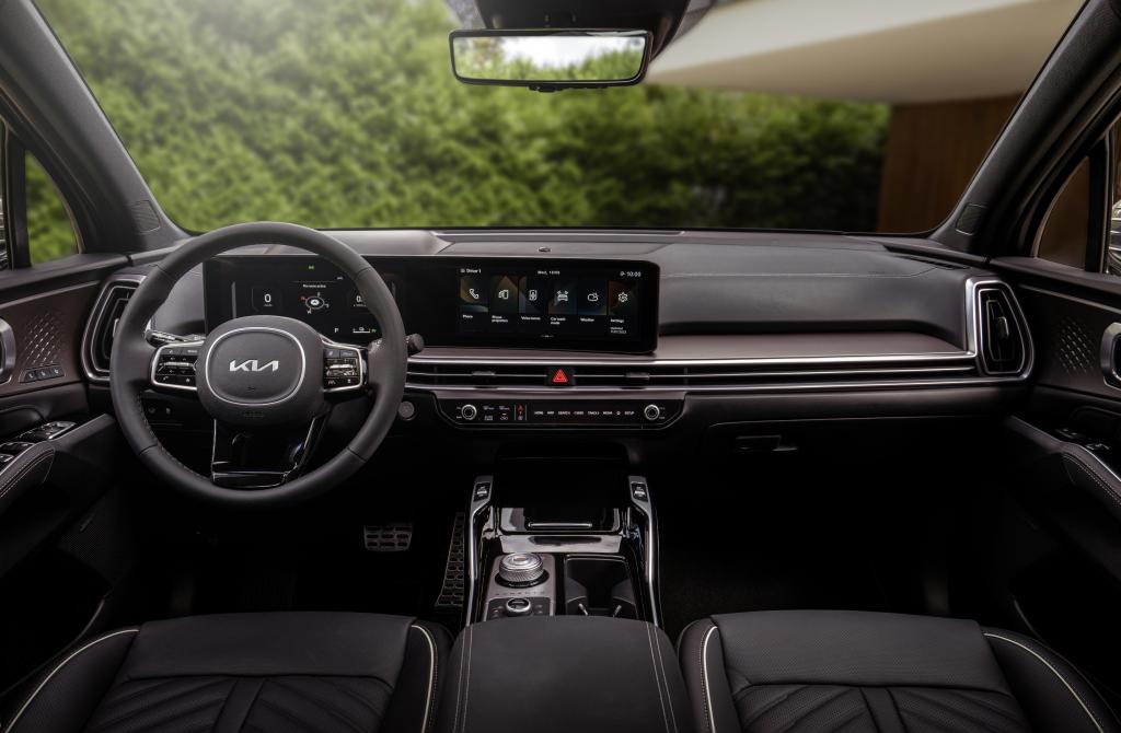 kia_sorento_hev_417.jpg.a8597d52a1e7b937346e9c1ca3ae10ee.jpg