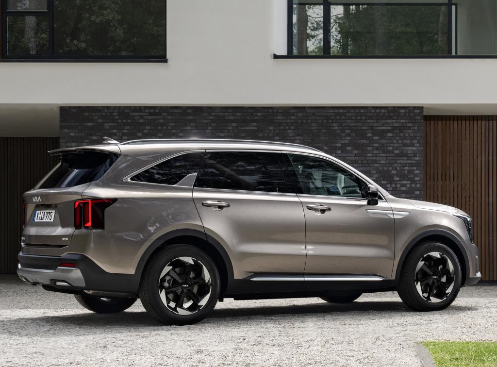 kia_sorento_hev_500_02b300b307950599.jpg.7ae6a661846d18d5e1bdbfc1afc42729.jpg