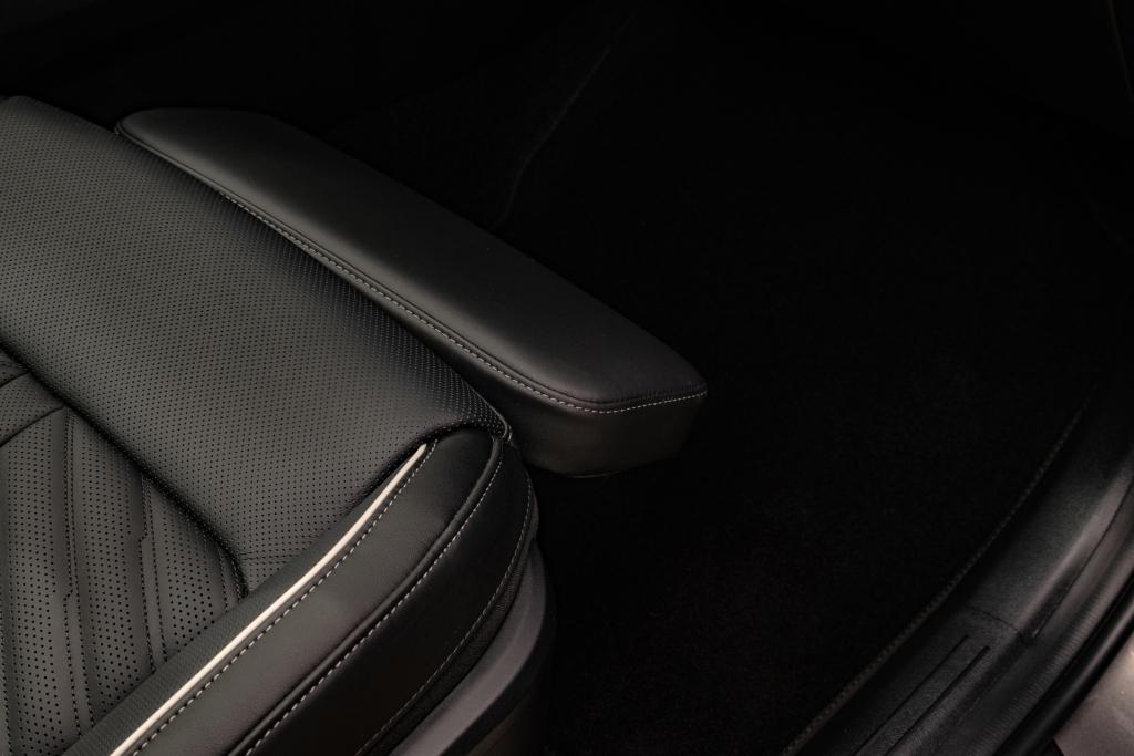 kia_sorento_hev_540.jpg.2c373ab7d1a8c3a780793a414242dc1f.jpg