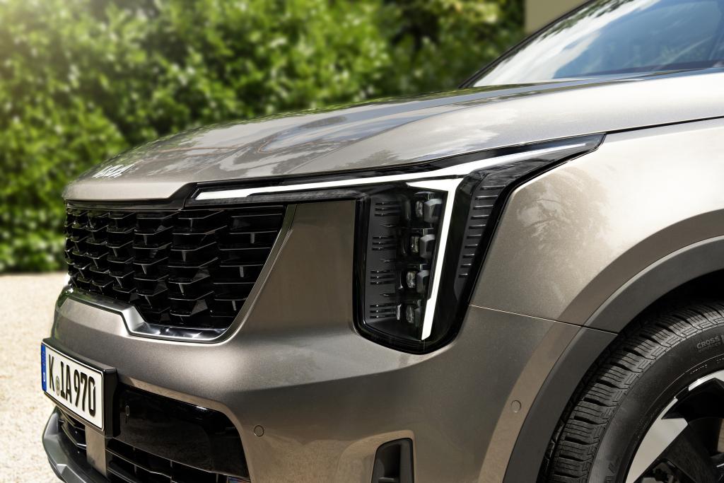 kia_sorento_hev_618.jpg.e96e16e76c00b0475af2193800272dc3.jpg