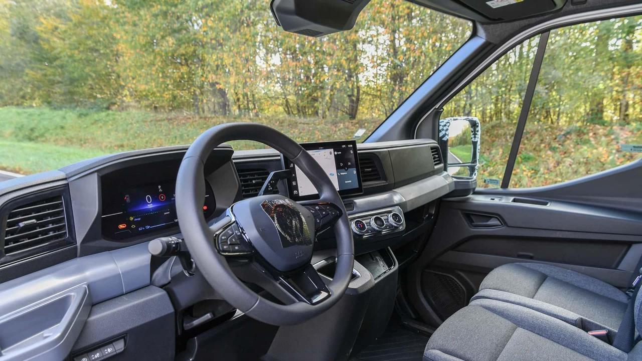 nuovo-renault-master-2024-gli-interni-ancora-parzialmente-camuffati(1).thumb.jpg.34b066f9450aa38dc14e0831d604686b.jpg