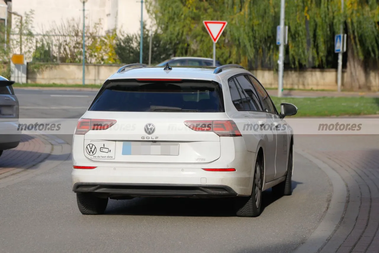 volkswagen-golf-variant-facelift-2024-202398865-1701107397_10.webp.7679fa8f17a3830bd1f46a64d714cfa5.webp