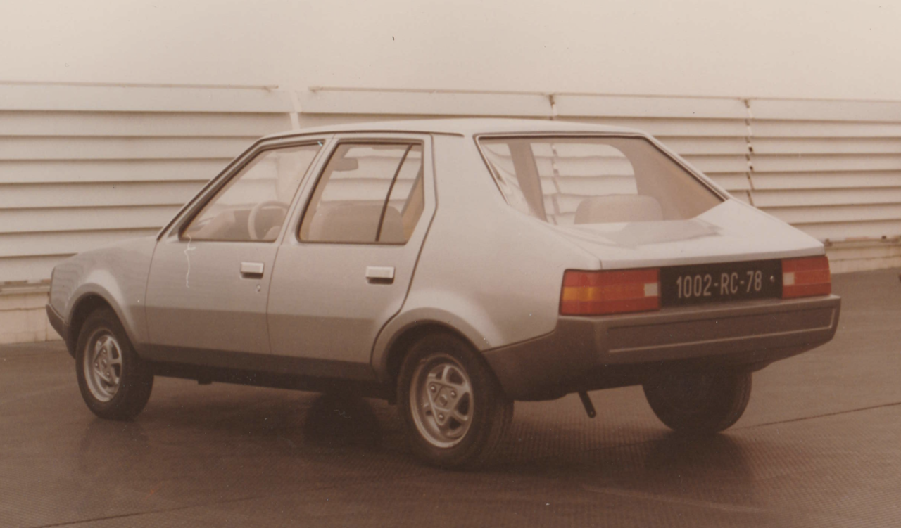 Renault_9_X42_maquette_1978_rear.thumb.png.e5e2bb9fc265af2c297e16beb4468af4.png