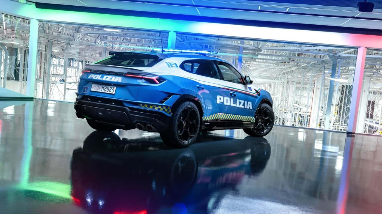 la-lamborghini-urus-performante-della-polizia-di-stato(1).thumb.jpg.266259edbb570581e1fee697951f9d82.jpg