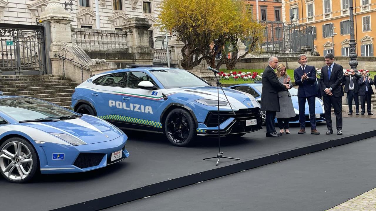 la-lamborghini-urus-performante-della-polizia-di-stato(13).thumb.jpg.0ceb382f9338375c700395b8add78b1c.jpg