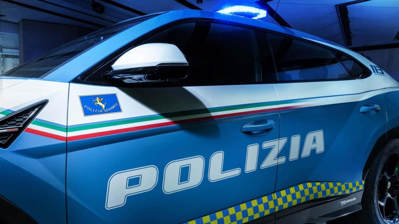 la-lamborghini-urus-performante-della-polizia-di-stato(3).thumb.jpg.dbd5cf3d6e81e01f40fce4434809fae0.jpg