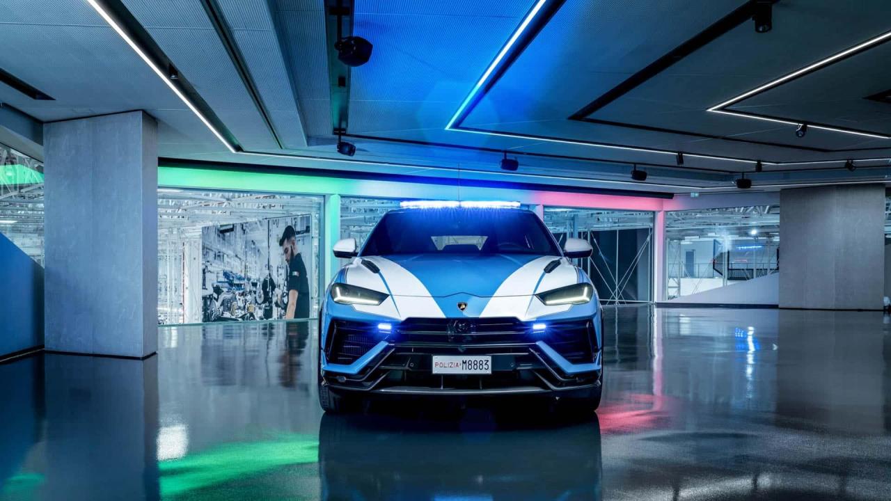 la-lamborghini-urus-performante-della-polizia-di-stato(4).thumb.jpg.f2d1898653f410e03575aa70a1438476.jpg