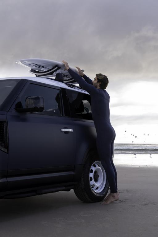 land_rover_defender_90_pacific_blue_edition_17.jpg.a7b3374995f80ec6f1fcd6e66d7fad5a.jpg