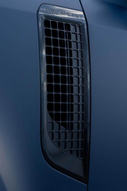 land_rover_defender_90_pacific_blue_edition_2.jpg.08541a838137bbb0f5b93fe9ddac846d.jpg