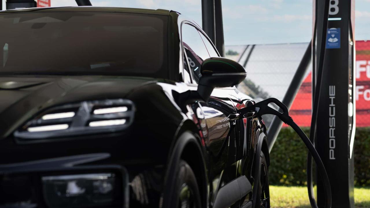 porsche-macan-2024-elettrica-prototipo-pre-produzione---foto (1).jpg