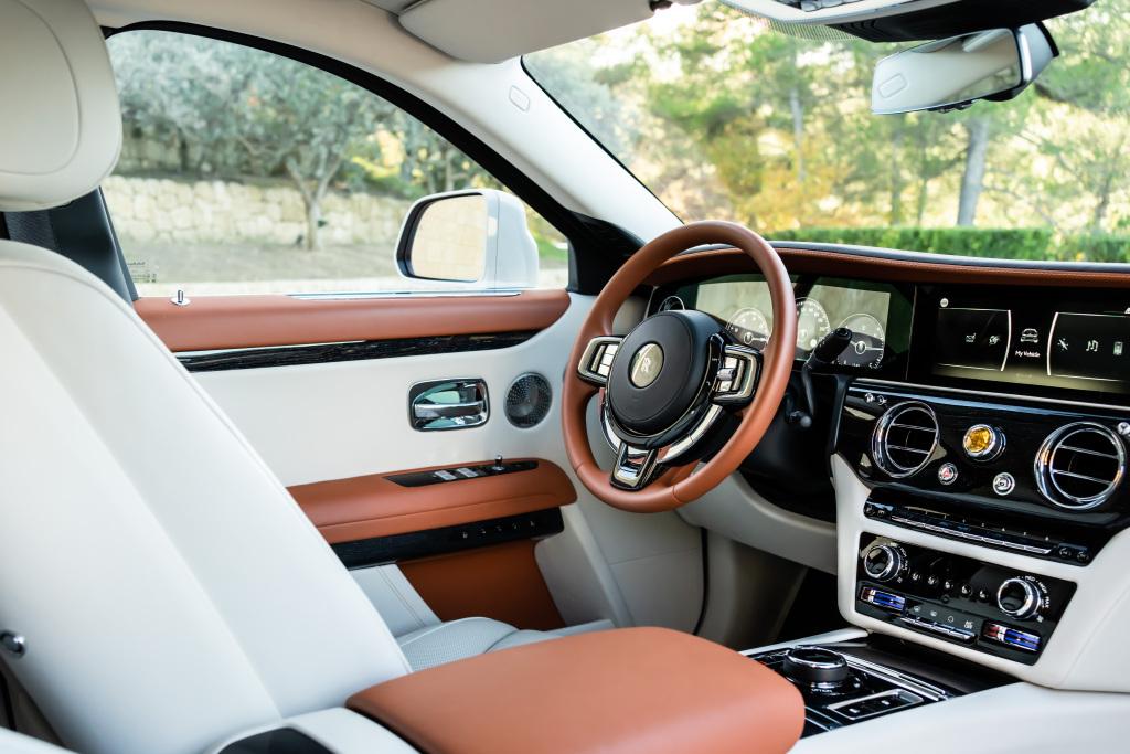 rolls-royce_ghost_amber_roads_13.jpg.ce70a9e66fd3b9a4fb302809085d36e0.jpg