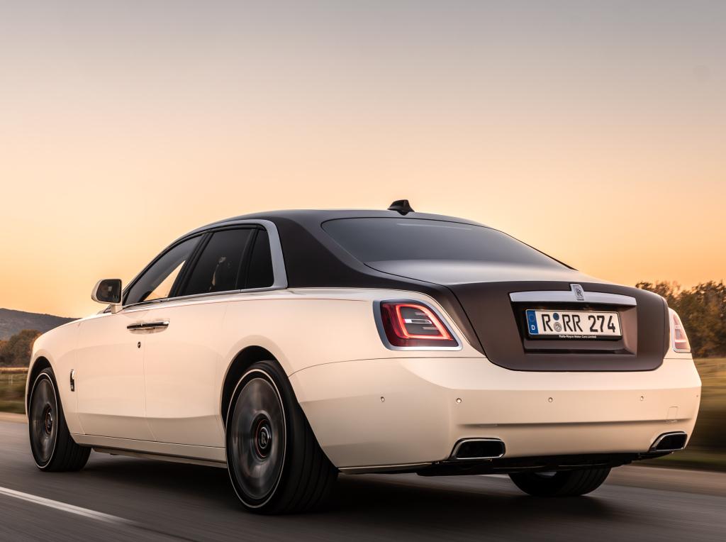 rolls-royce_ghost_amber_roads_60_057403410ebb0afd.jpg.49d6648630b044411580b53b3934e56f.jpg