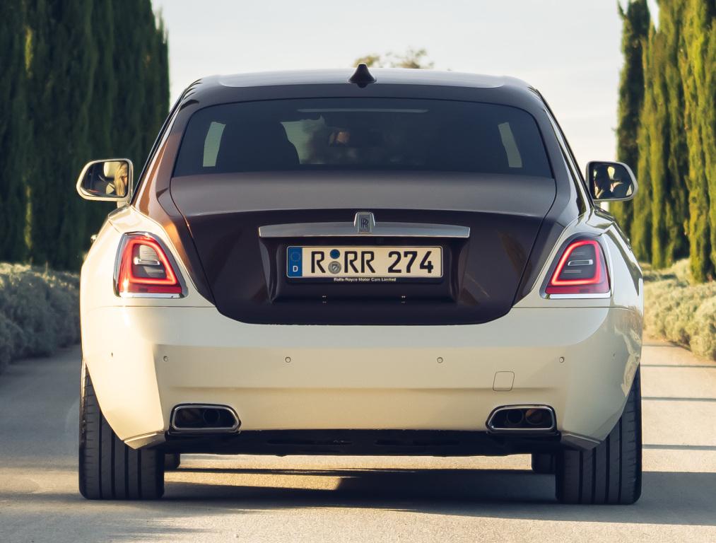 rolls-royce_ghost_amber_roads_73_098109a90767059c.jpg.99c2e6f183124d8aa9a116f24ad4e713.jpg
