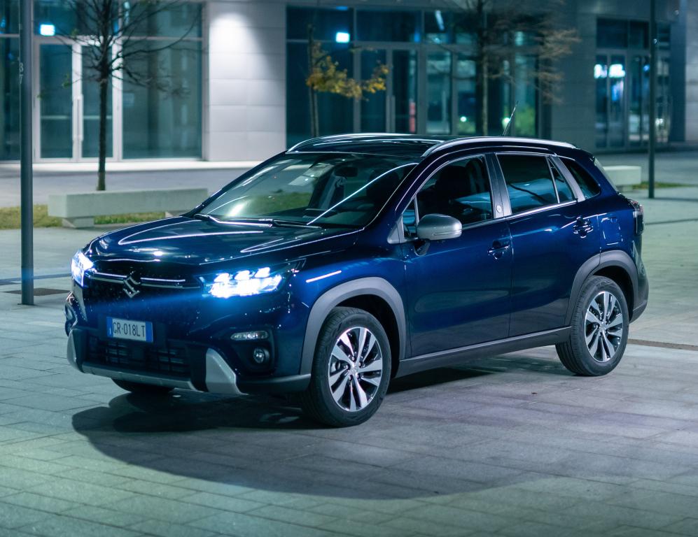 suzuki_s-cross_full_hybrid_yoru_655_058b04870cad09c3.jpg.c5c1d1a7ce03898b1e090d50c35a494e.jpg