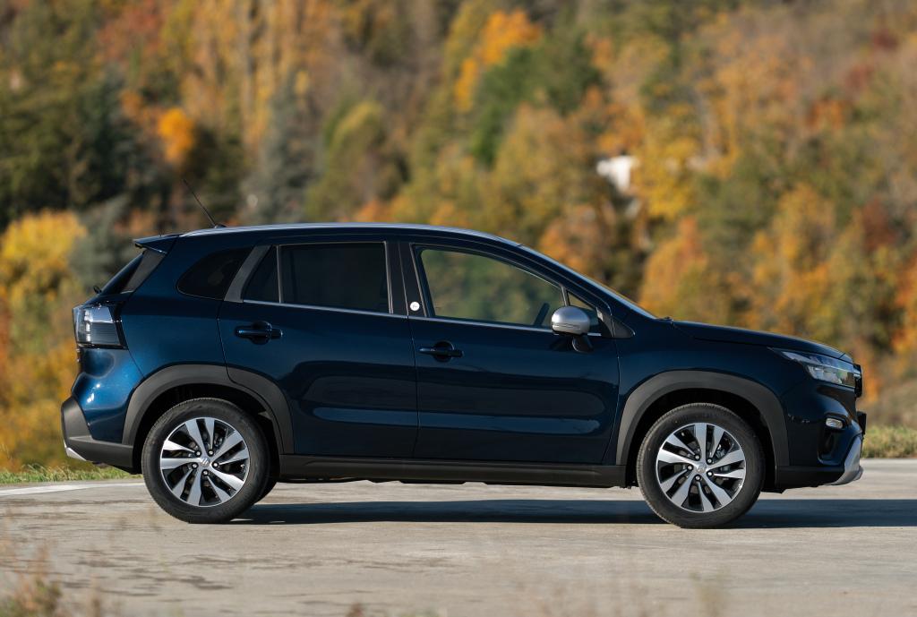 suzuki_s-cross_full_hybrid_yoru_69_039d04ac104a0af4.jpg.c47aedb9e47036690456a05d18732323.jpg