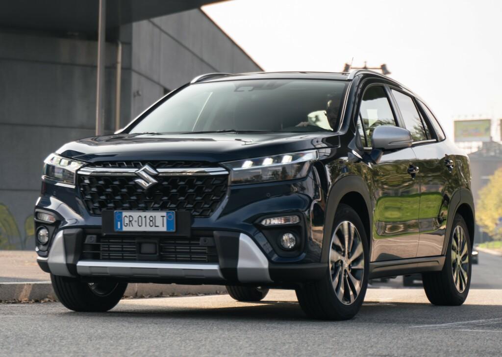 suzuki_s-cross_full_hybrid_yoru_8_0a8c08a90fc30b34.jpg.2f9d813556bf1578153e4bb38f2d440c.jpg