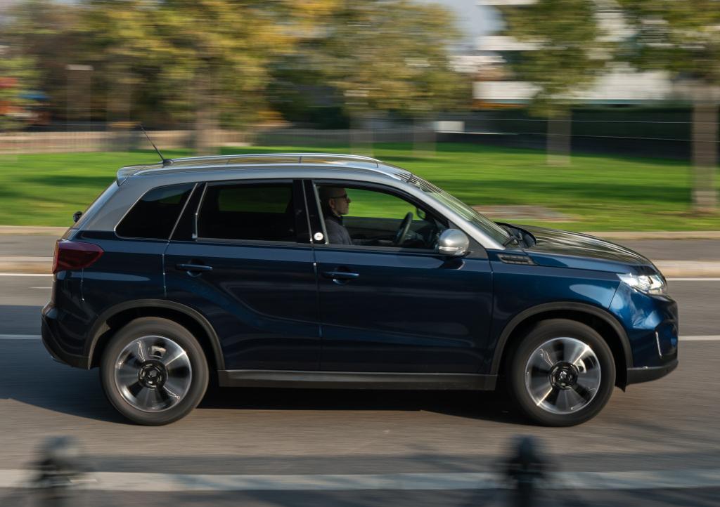 suzuki_vitara_hybrid_yoru_53_07f3095d101a0b5b.jpg.a0ed7796860f180d7625467a10e08932.jpg