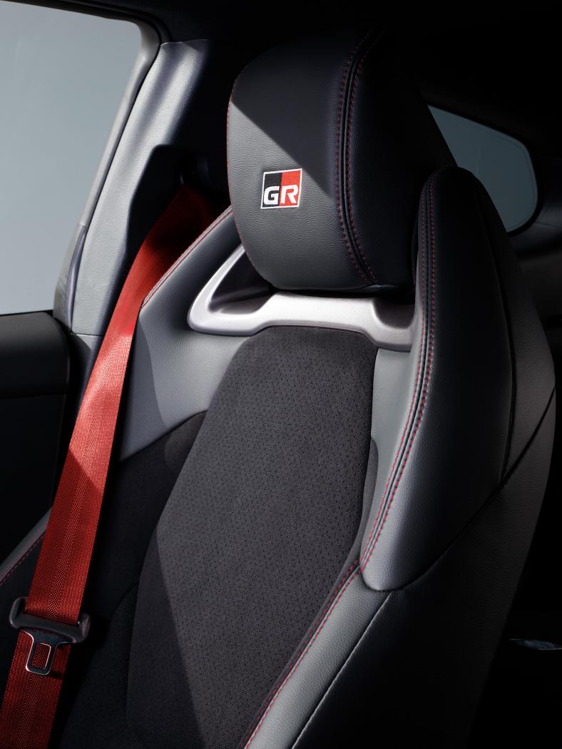 023025-toyota-yaris-gr-studio-day246693-seat-seatbelt.thumb.jpg.076ec94fd842d77ab2940f3181043ce3.jpg