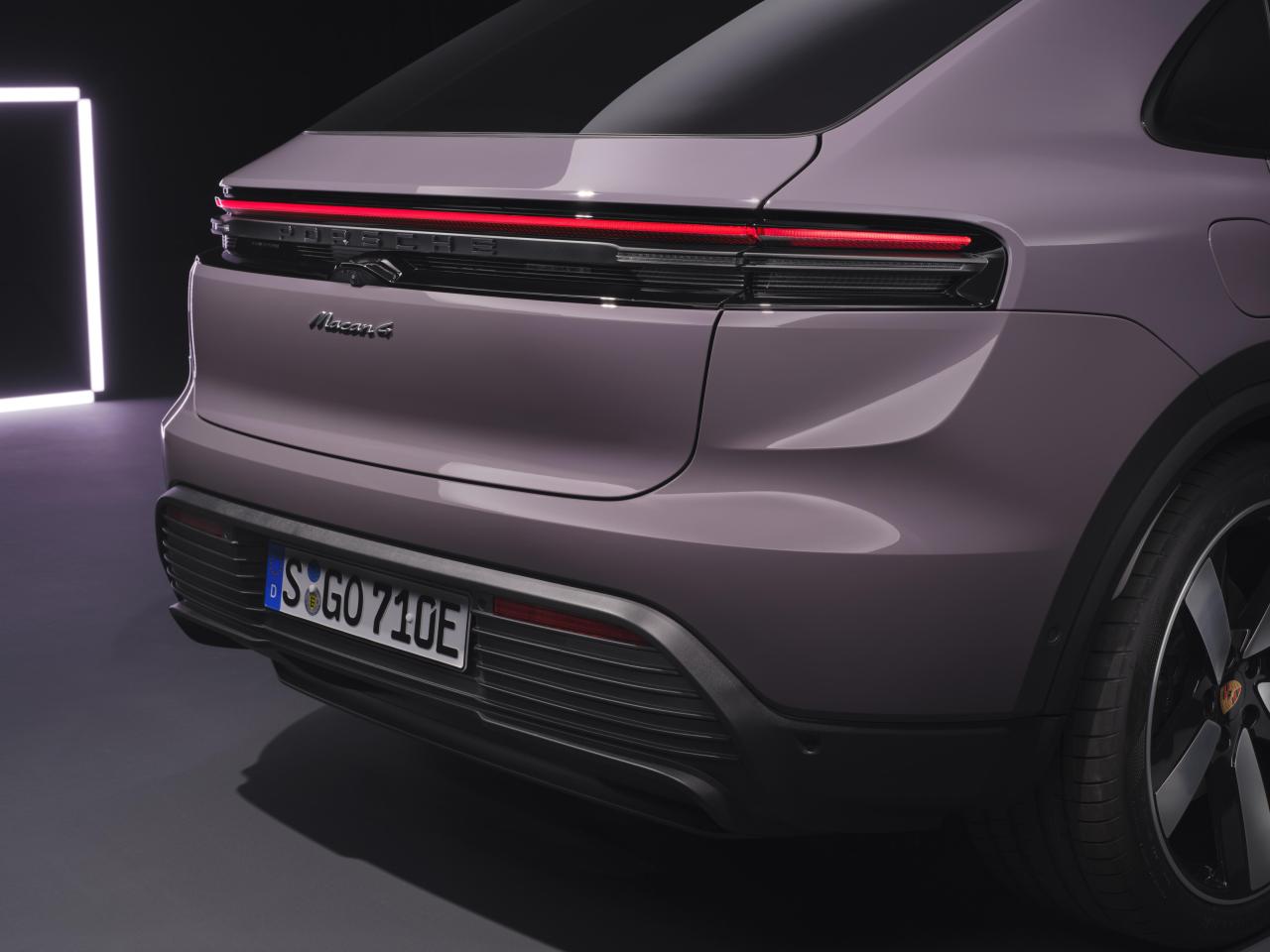 Macan_4_Details_004.thumb.jpg.68c4f5ae1fddb3f3436719a81d7659b5.jpg