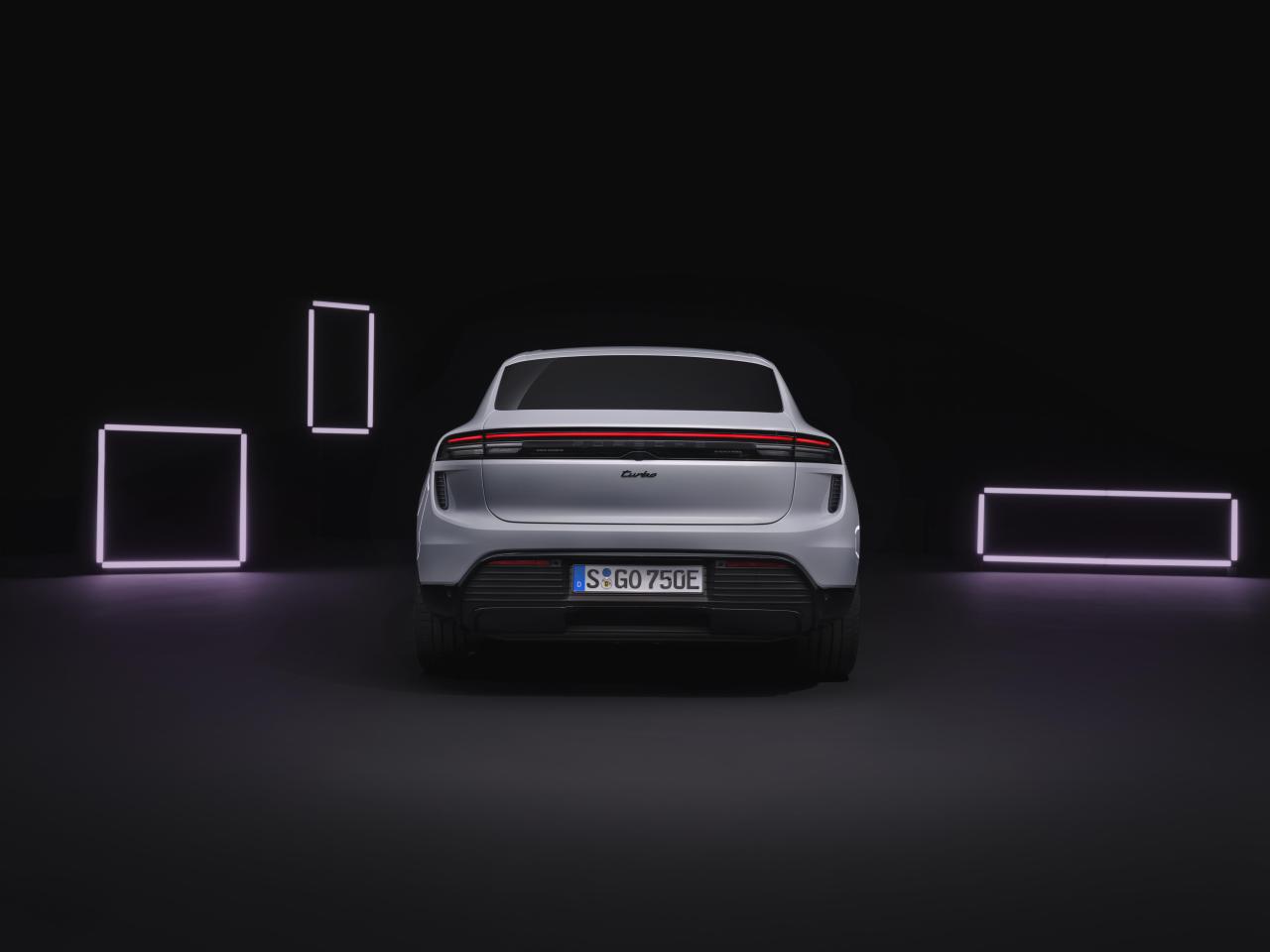 Macan_Turbo_001.thumb.jpg.6a85d135a75dc53a1b6c74744c1b2f51.jpg