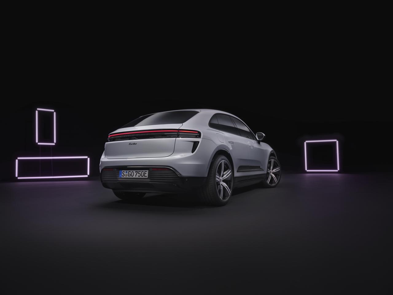 Macan_Turbo_002.thumb.jpg.5a4d1a9e1e4df5681cdc4f19d517cb49.jpg