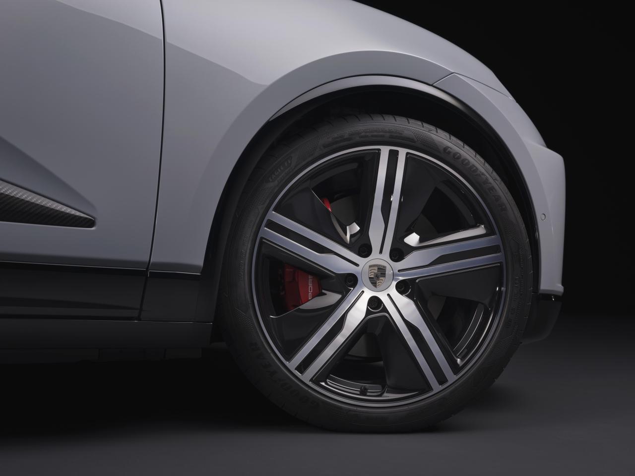 Macan_Turbo_Details_001.thumb.jpg.9d739b92893bcd7bb39d77011ff38d91.jpg