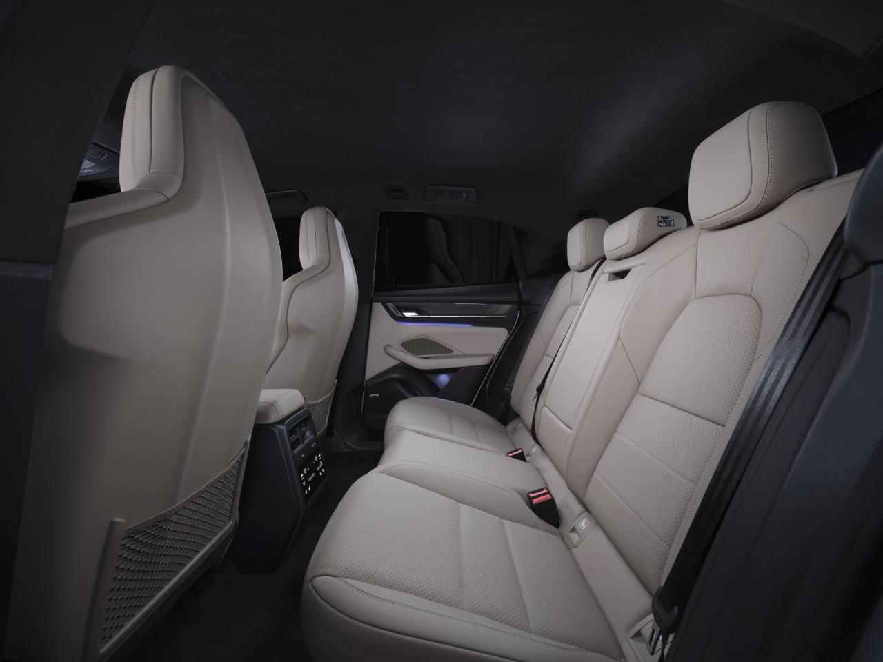 Macan_Turbo_Interieur_001.thumb.jpg.70a08ae71921117e99a027e86d215711.jpg