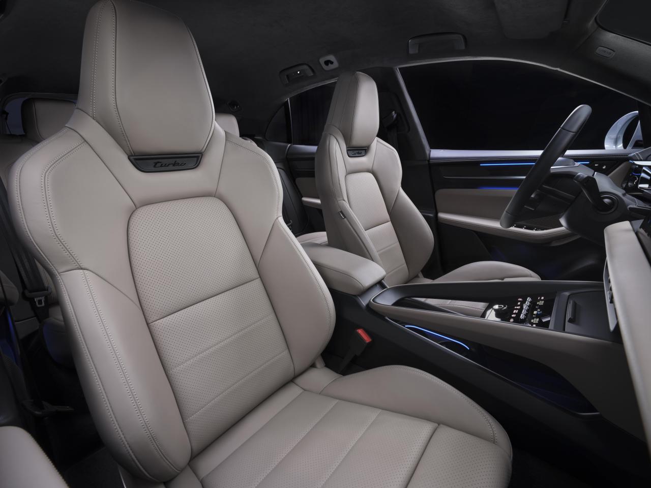 Macan_Turbo_Interieur_002.thumb.jpg.12f85a00b5d99f9f8a9b18be7b35305e.jpg