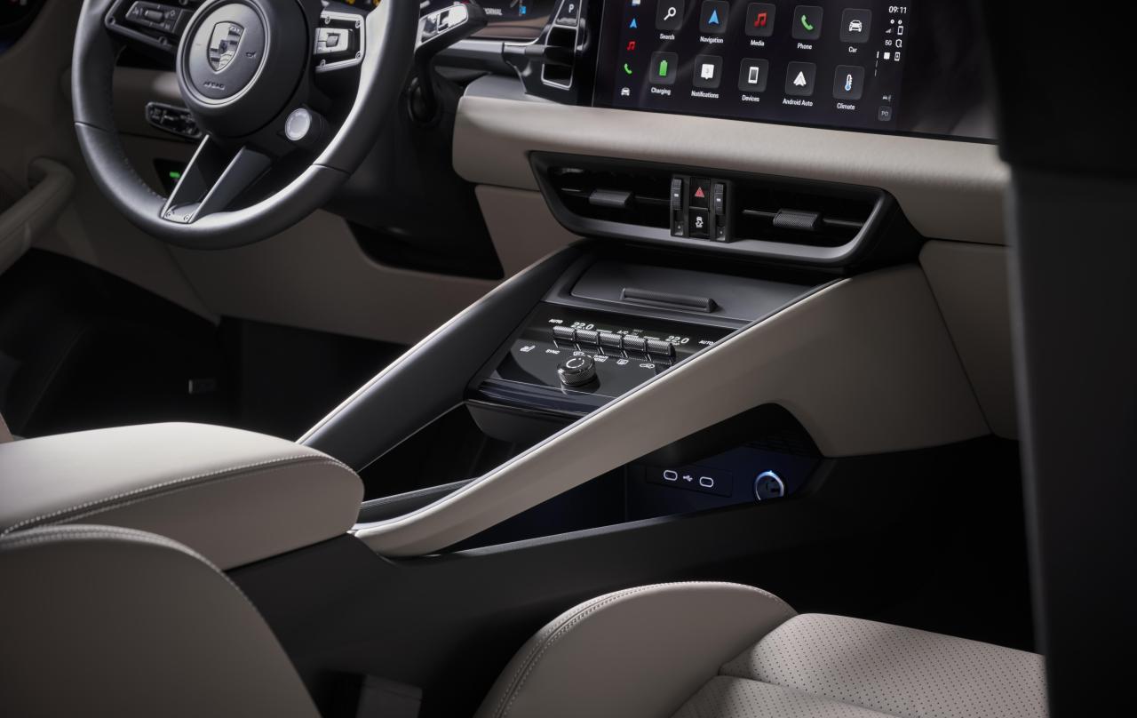 Macan_Turbo_Interieur_006.thumb.jpg.c7d7be2b906a69f13ff0ca147bc7512a.jpg