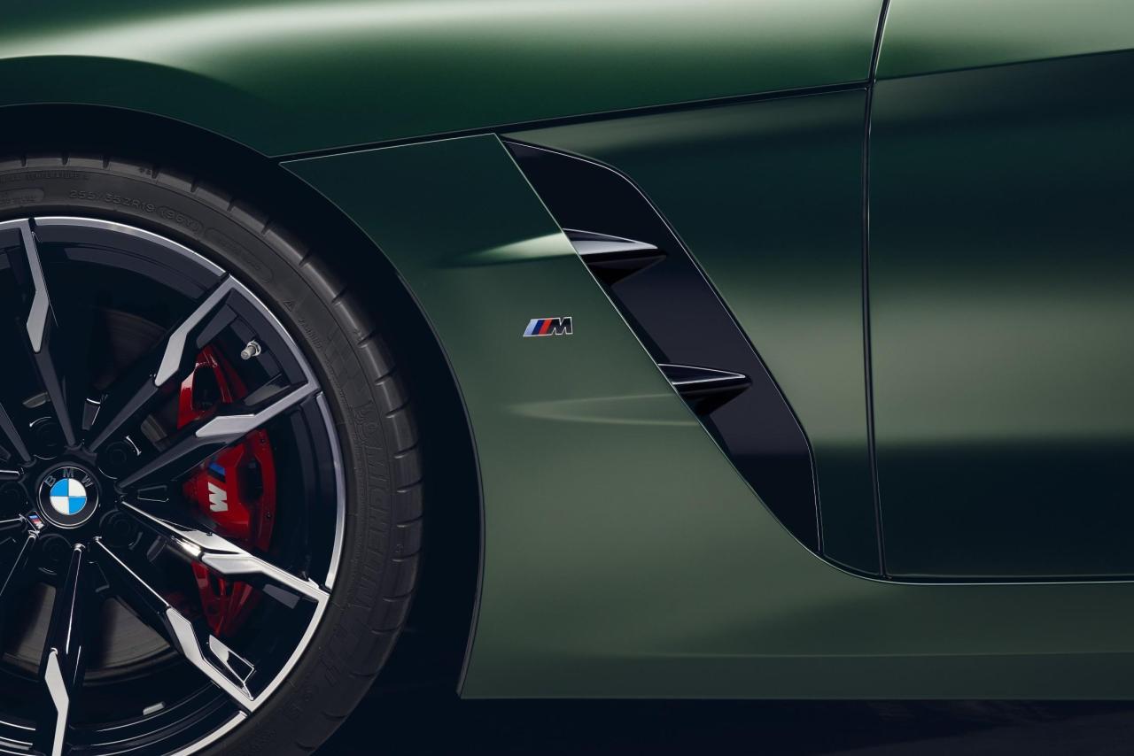 P90535787_lowRes_the-bmw-z4-m40i-with.thumb.jpg.632ee61220648a4ff54c7b9d67aa8cb3.jpg