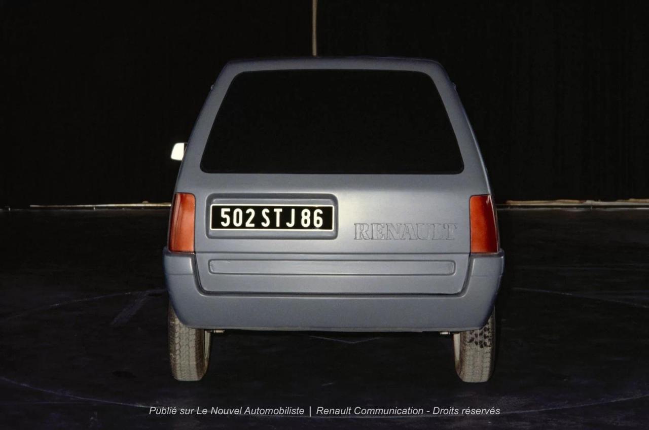 Renault_4-Express_1986_retro.thumb.jpg.e369471f6aa596972e649a7c2becfba0.jpg