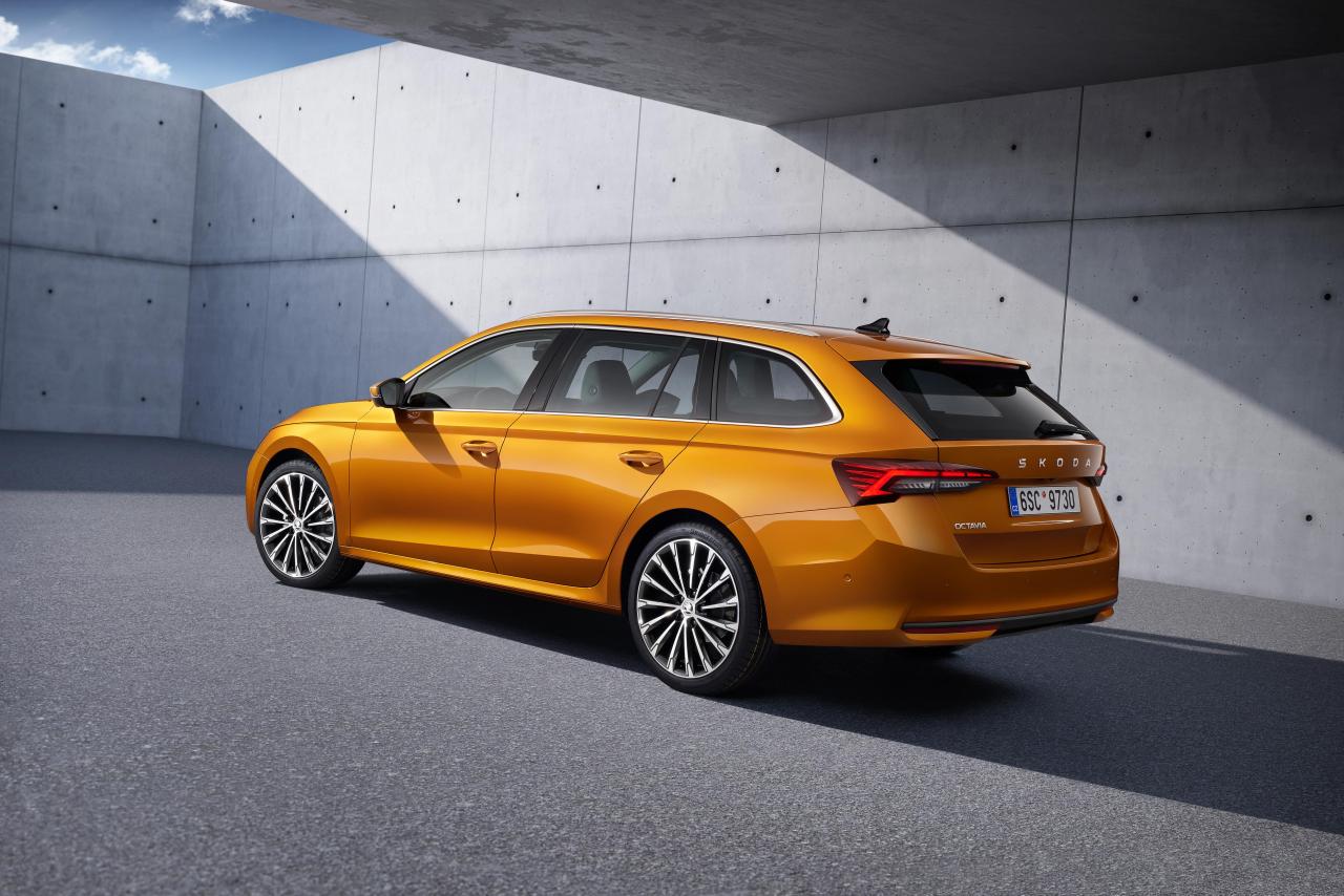 07_Skoda_Octavia_Combi.jpg