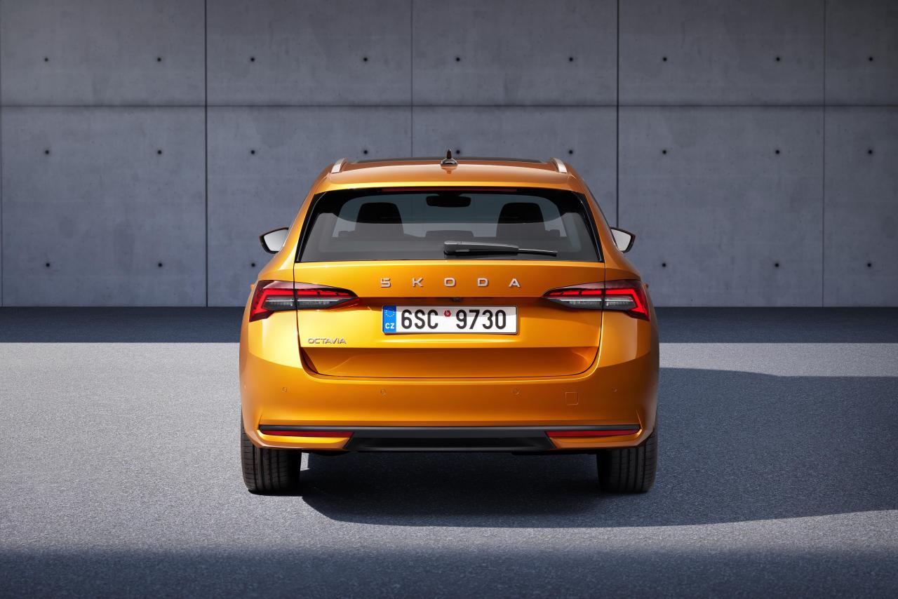 09_Skoda_Octavia_Combi.jpg