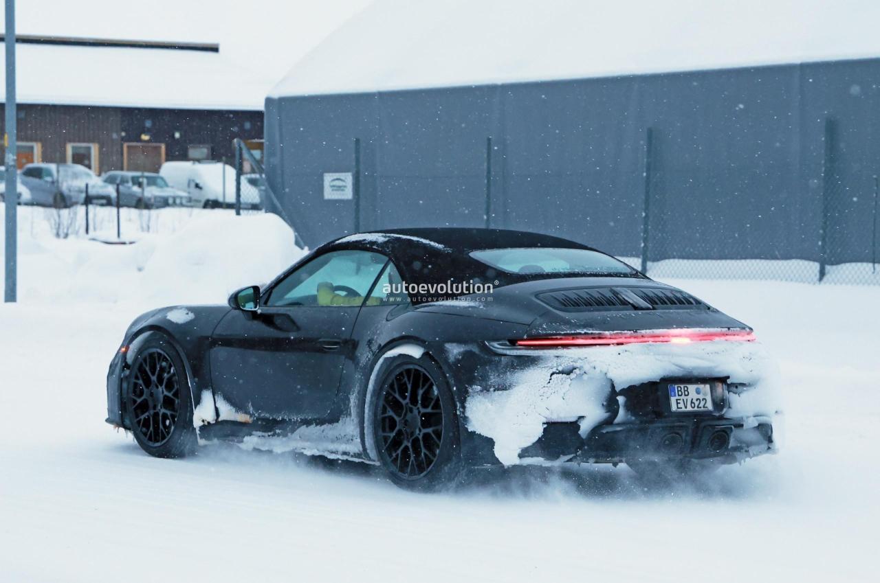 2025-porsche-911-convertible-turbo-spied-with-minimal-camouflage-hybrid-models-incoming_6.thumb.jpg.64587512e10078f21606604dbad8e016.jpg