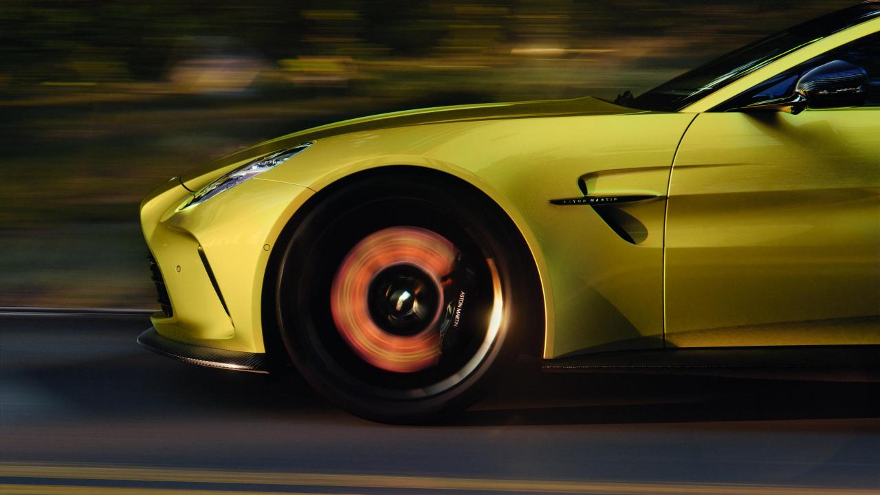 AstonMartinVantage_04.thumb.jpg.0372c99ef1b2f36c41488c2d3a59db59.jpg