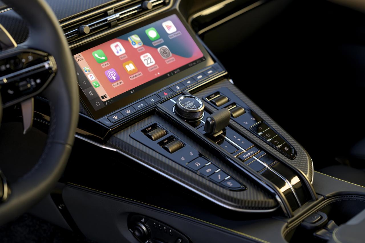 AstonMartinVantage_16.thumb.jpg.0100cab4a8406583a162233b9d96d65b.jpg