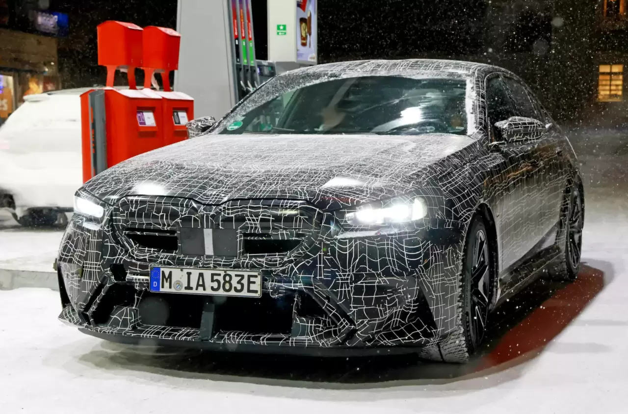 BMW-M5-Touring-M3-CS-Touring-00016-2048x1349.thumb.webp.791ef5efffeede54d32049b372297ca9.webp